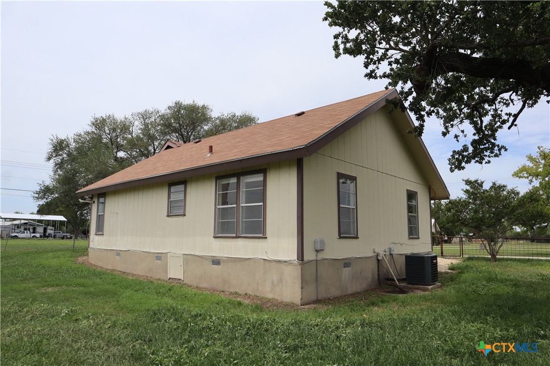 707 Old Seguin Luling Property Photo 20