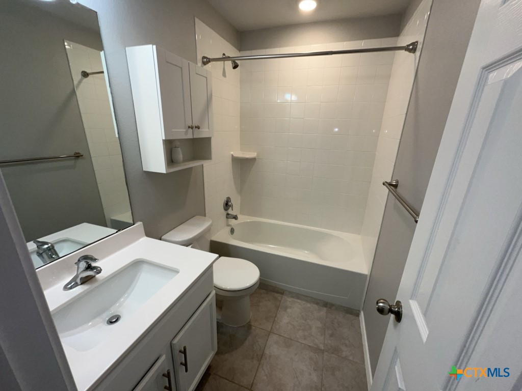 1824 Fall Creek Court Property Photo 17