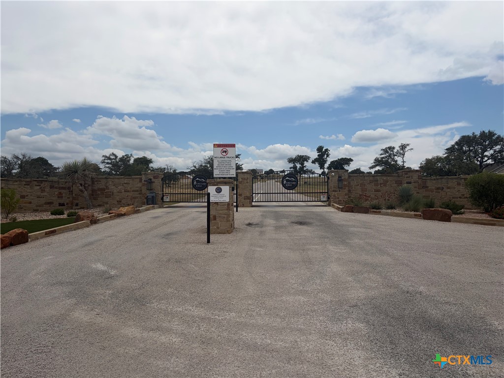 99 Axis Circle Property Photo 11