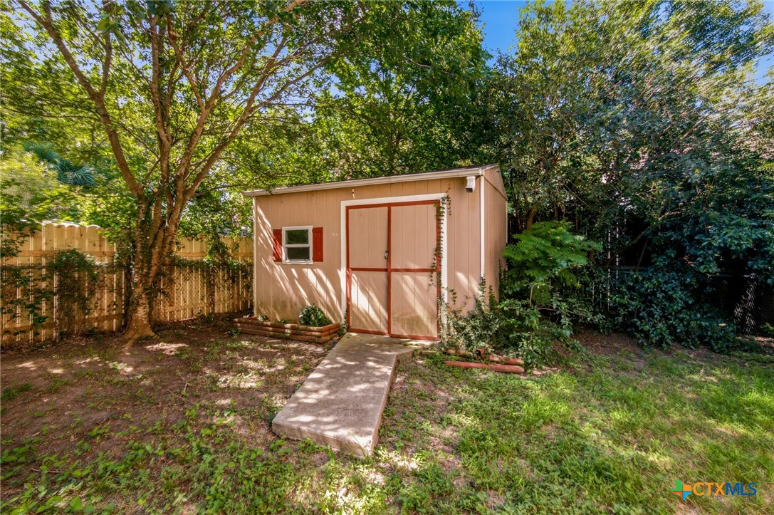 705 W San Antonio Street Property Photo 15