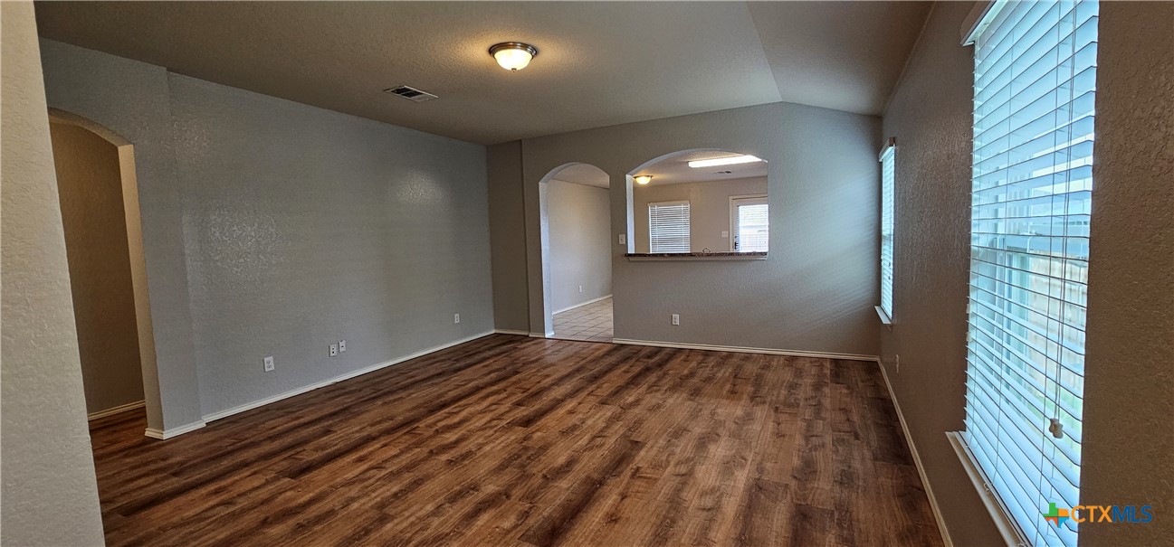 1024 Sandwell Court Property Photo 3