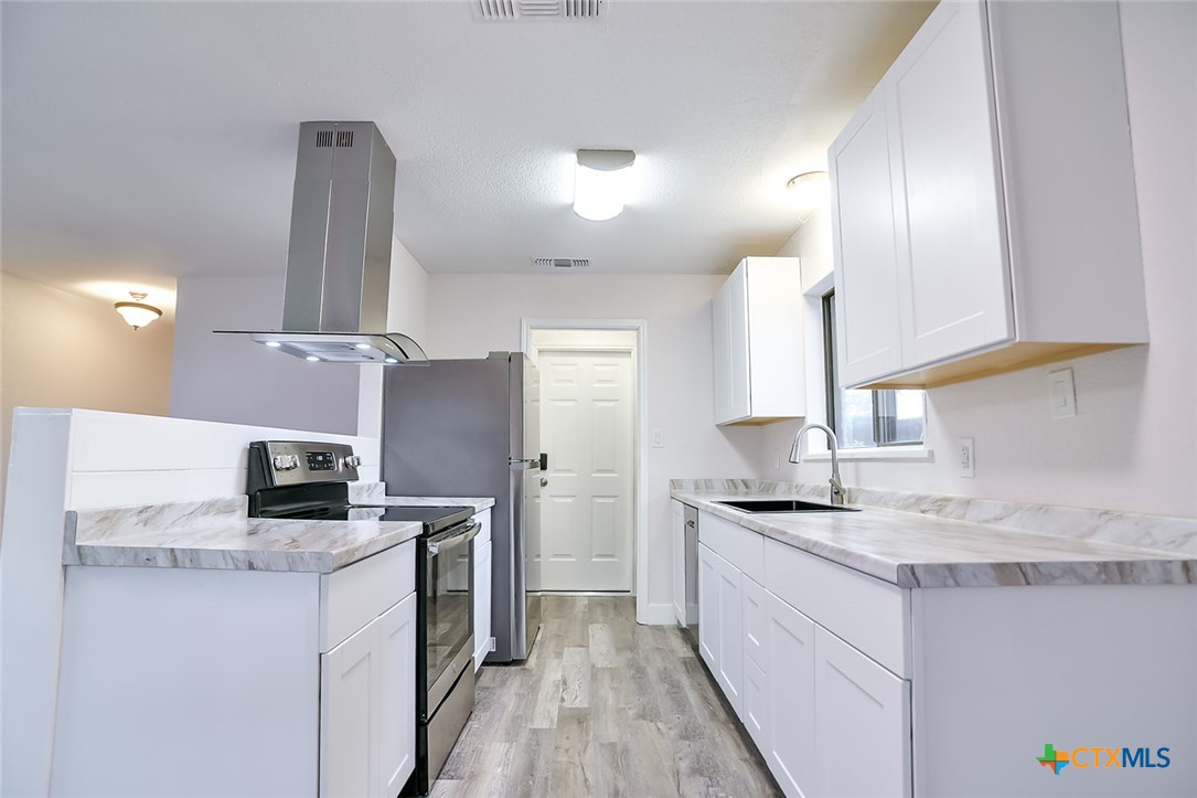 1225 W Coll Street Property Photo 3