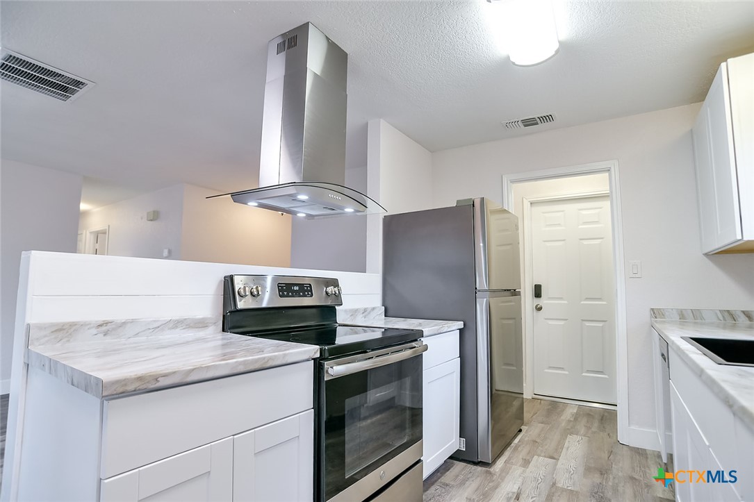 1225 W Coll Street Property Photo 5