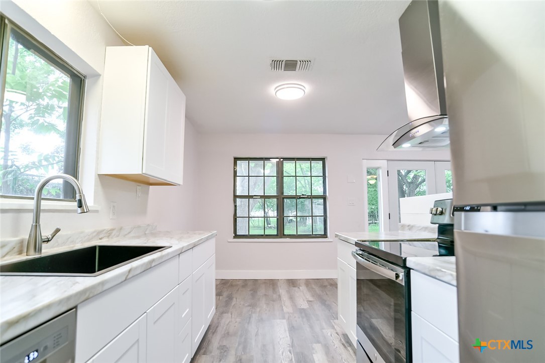 1225 W Coll Street Property Photo 6