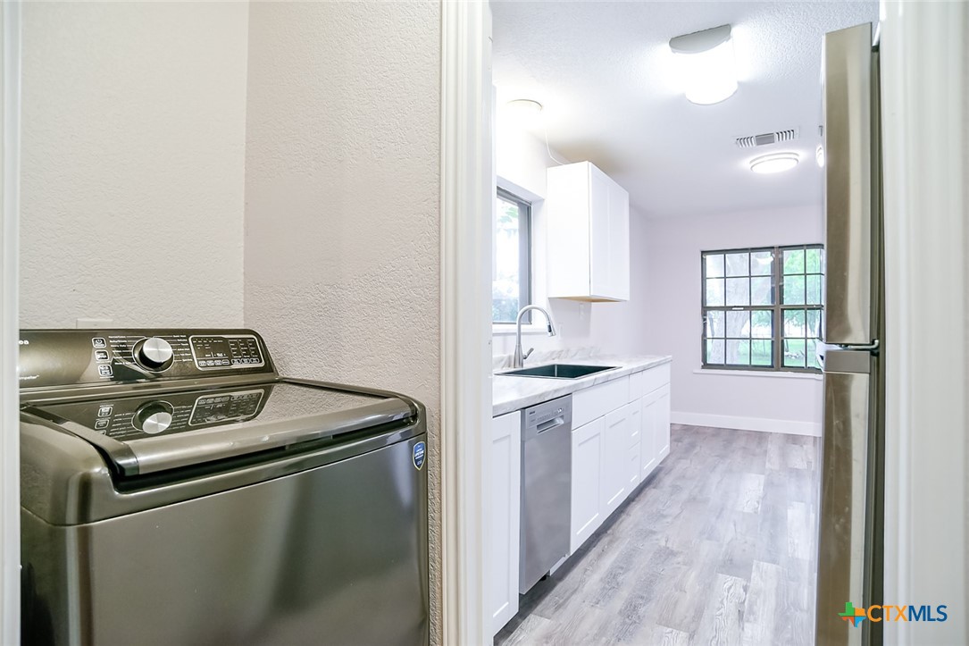1225 W Coll Street Property Photo 7