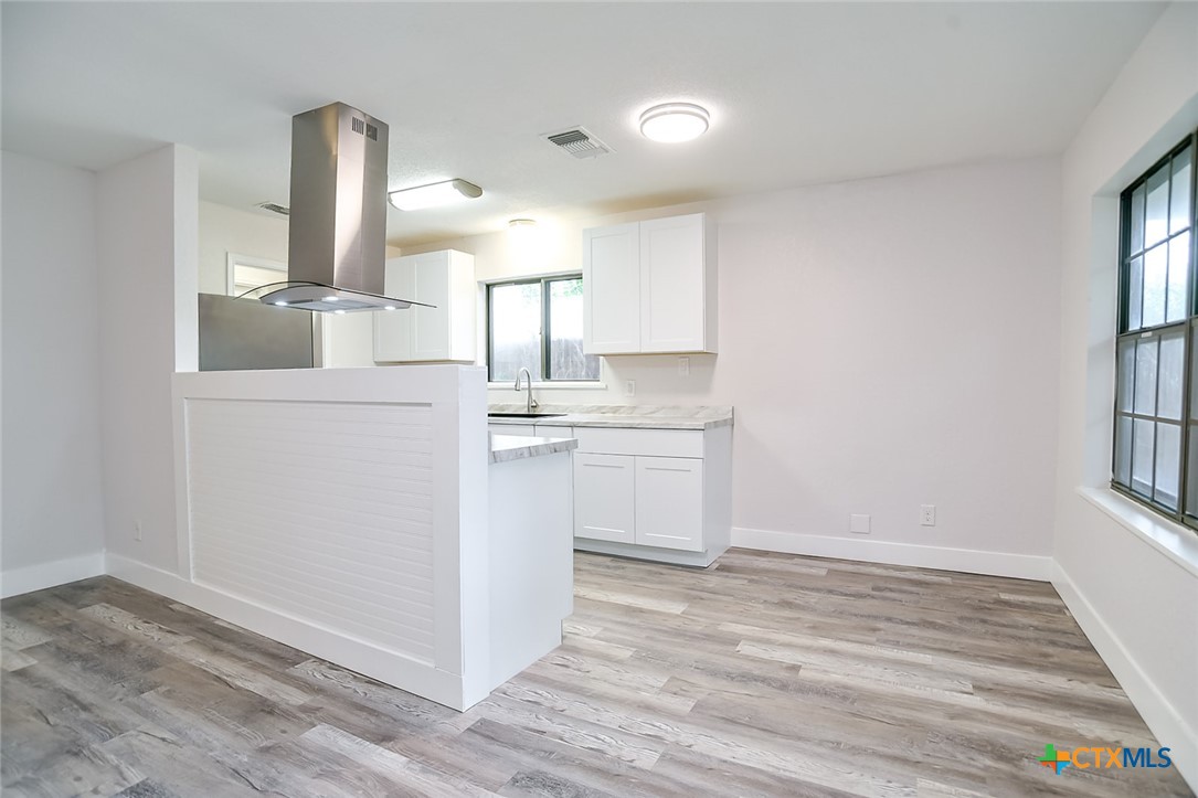1225 W Coll Street Property Photo 10