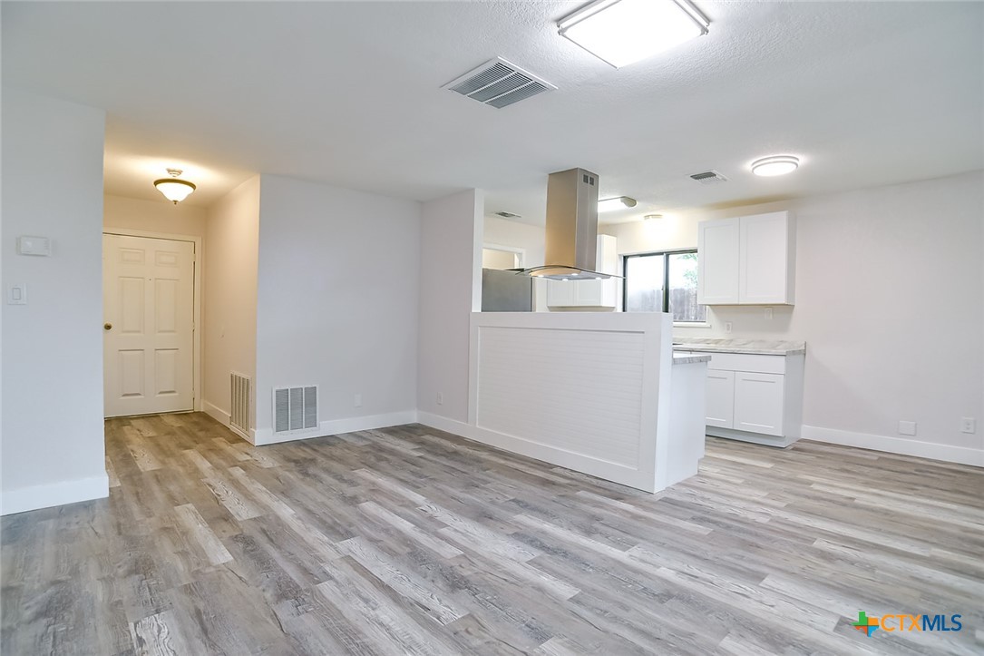 1225 W Coll Street Property Photo 11