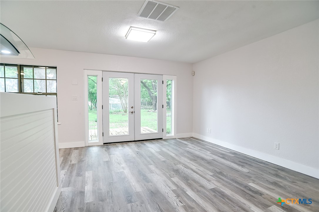 1225 W Coll Street Property Photo 13