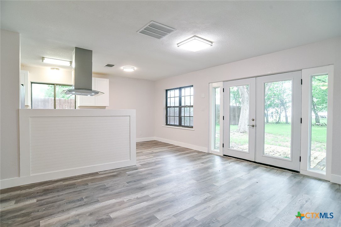 1225 W Coll Street Property Photo 15
