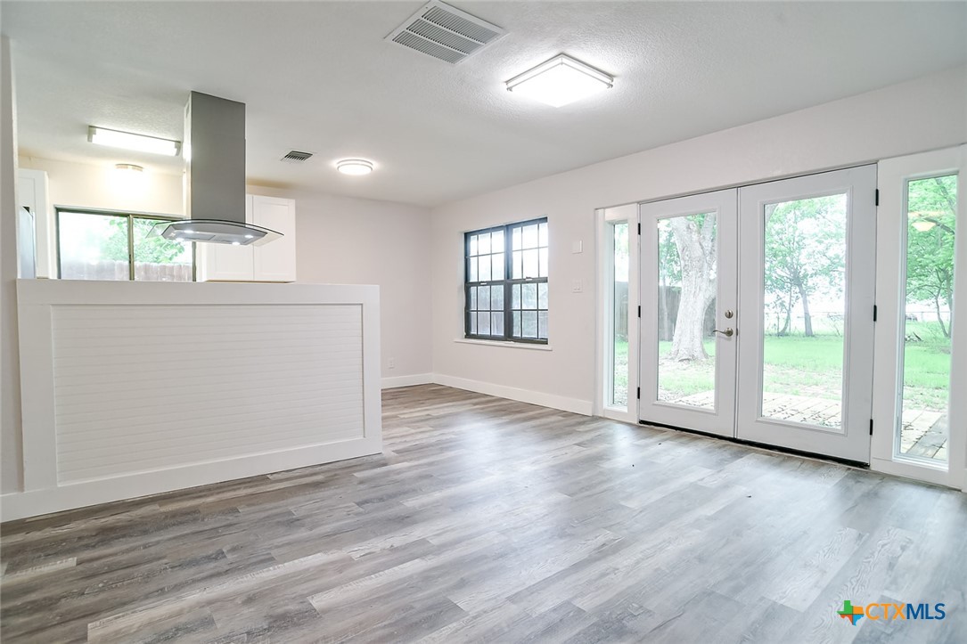 1225 W Coll Street Property Photo 17