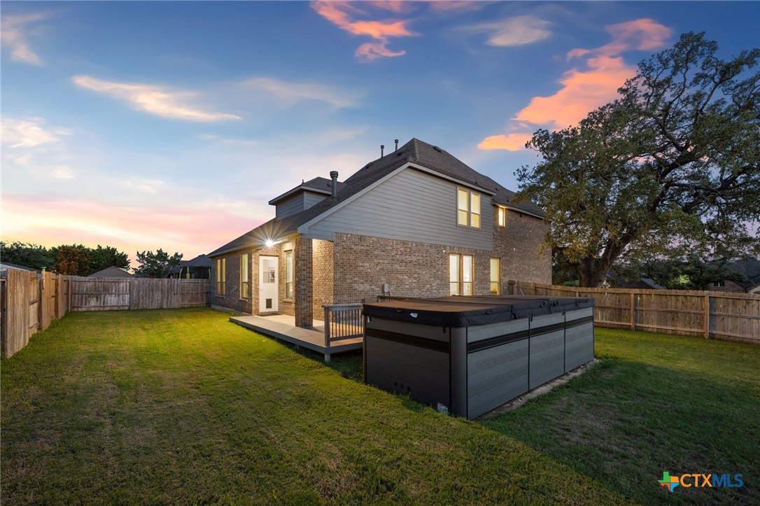 1511 Balcones Fault Property Photo 7