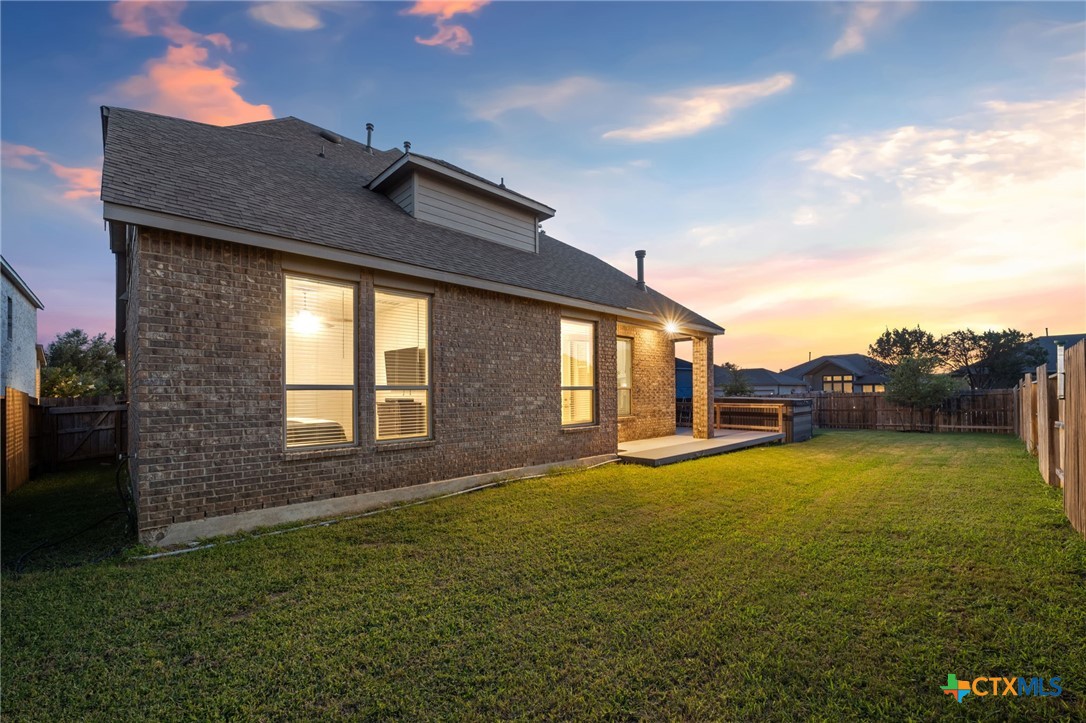 1511 Balcones Fault Property Photo 8