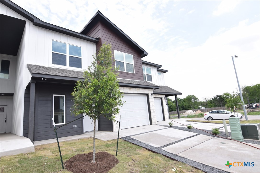 1907 Allie Way Property Photo 1