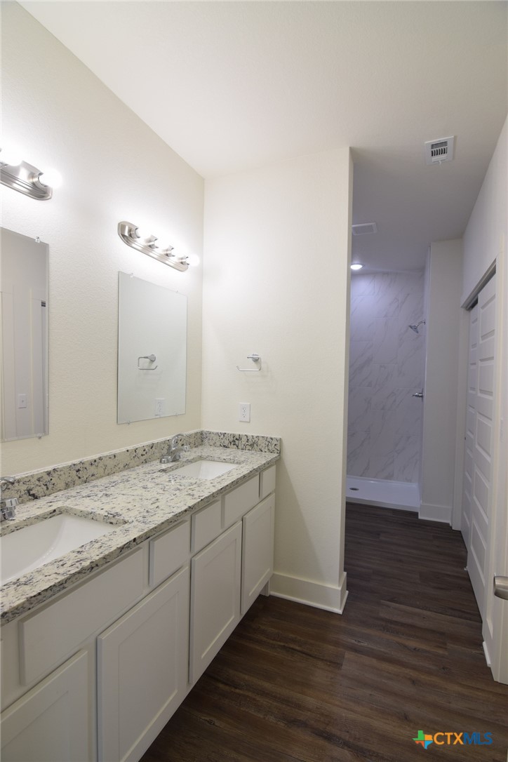 1907 Allie Way Property Photo 11