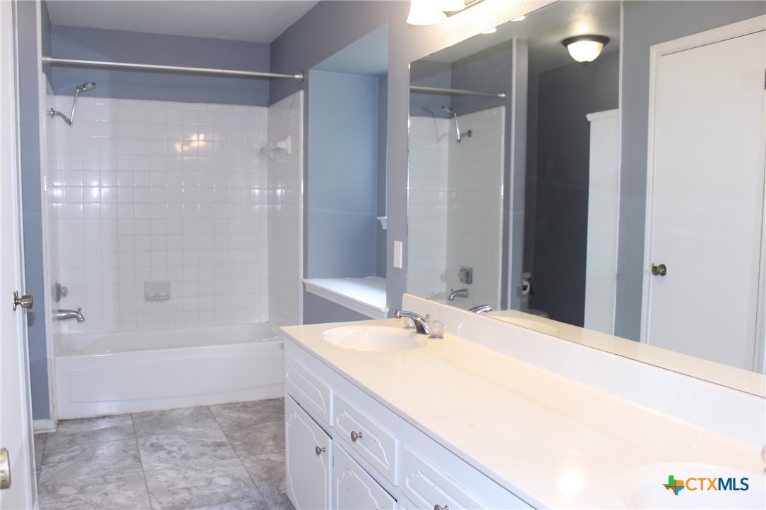 4916 Glass Mountain Drive Property Photo 9