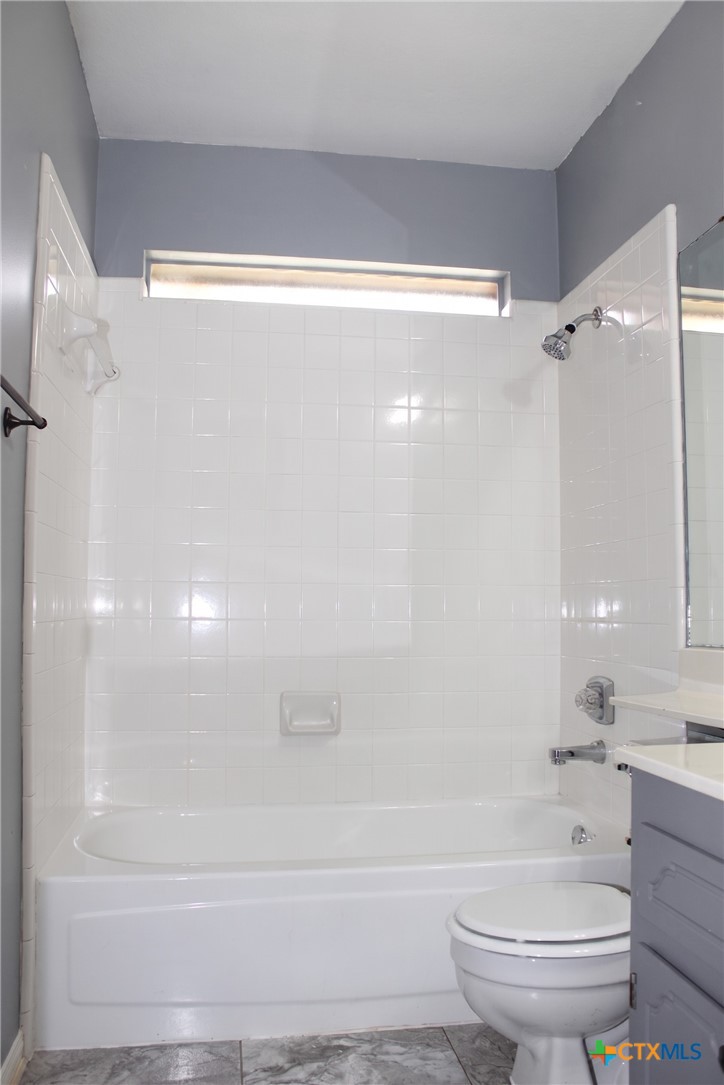 4916 Glass Mountain Drive Property Photo 10