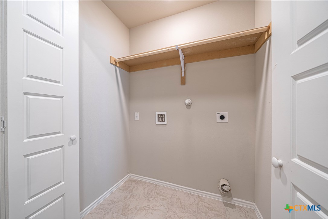 304 West Martindale St Property Photo 11