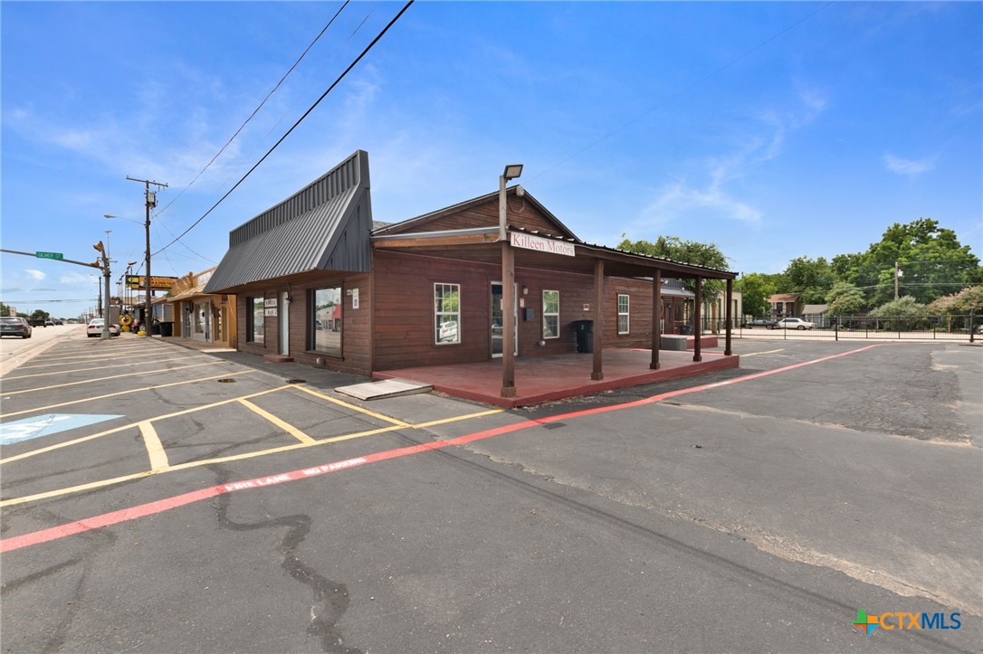 728 W Veterans Memorial Boulevard Property Photo 3