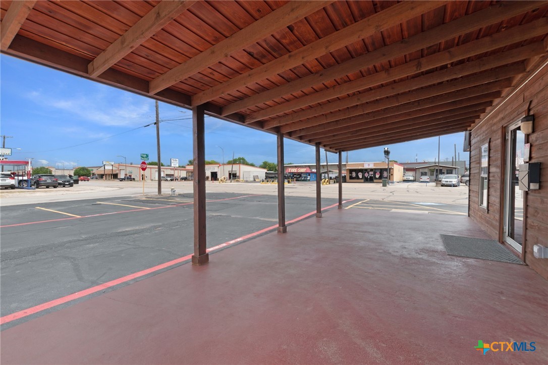 728 W Veterans Memorial Boulevard Property Photo 6