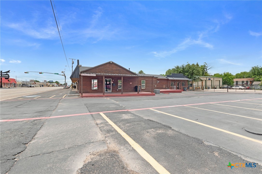 728 W Veterans Memorial Boulevard Property Photo 7