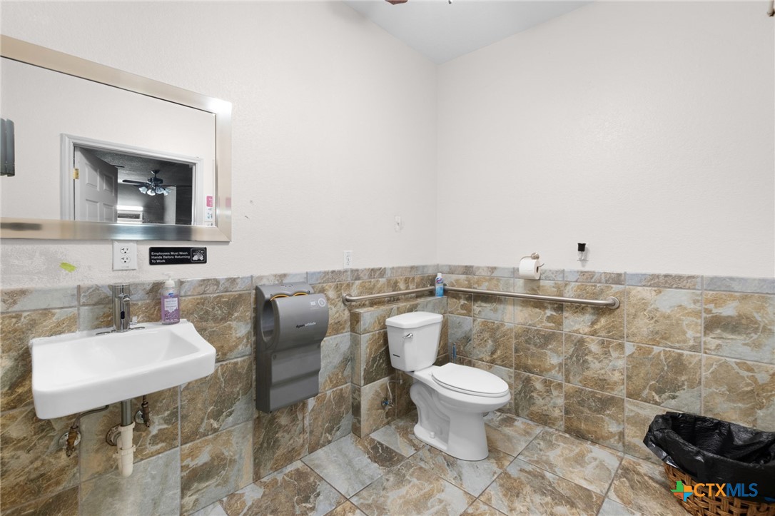 728 W Veterans Memorial Boulevard Property Photo 11