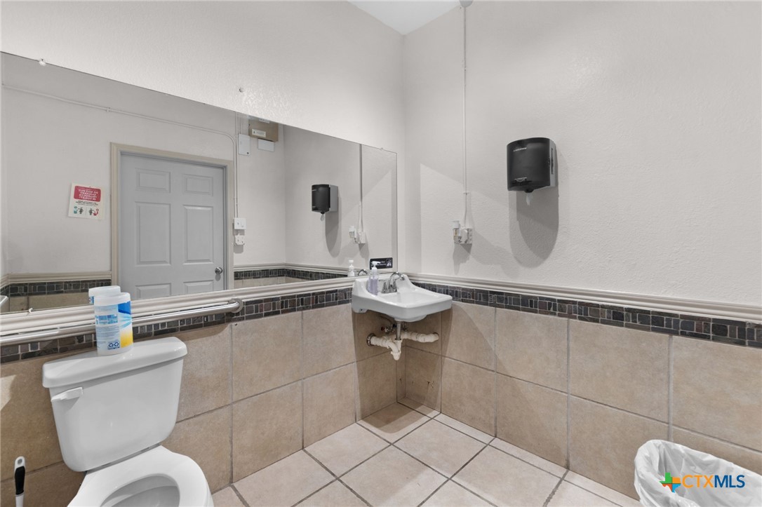 728 W Veterans Memorial Boulevard Property Photo 12