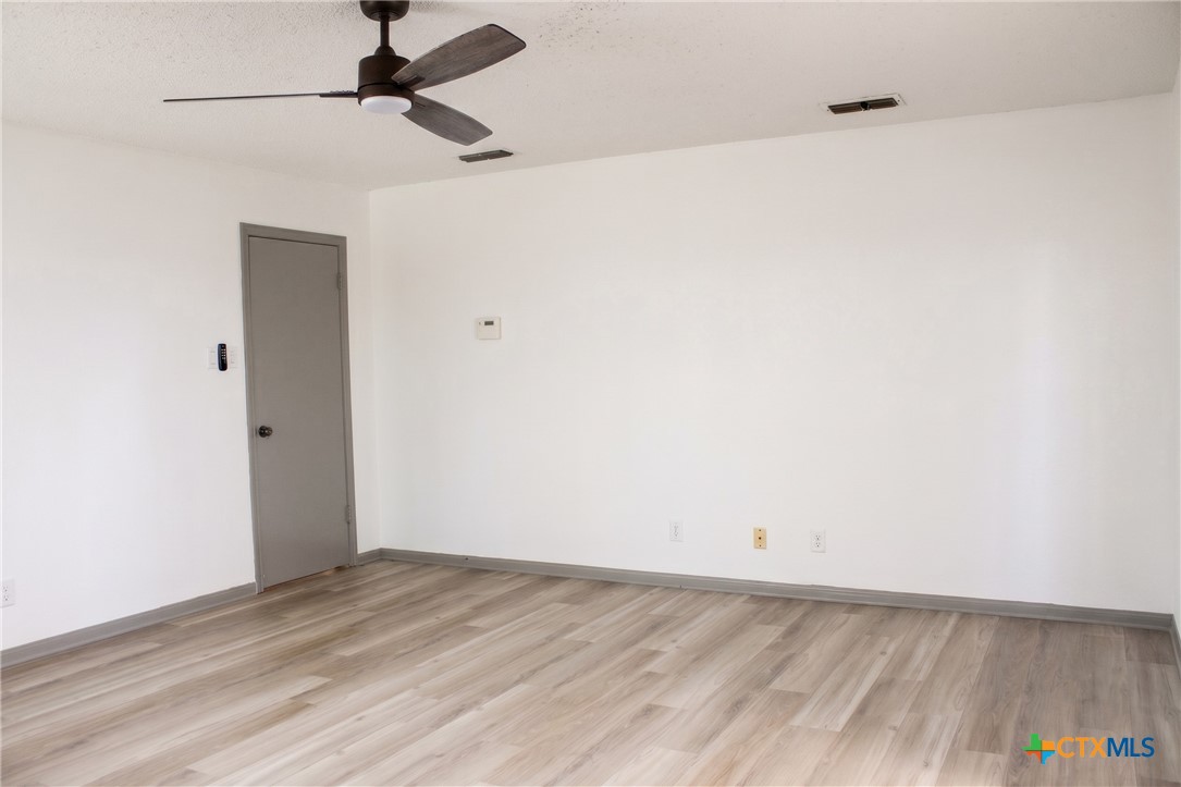 1410 Becker Drive Property Photo 8