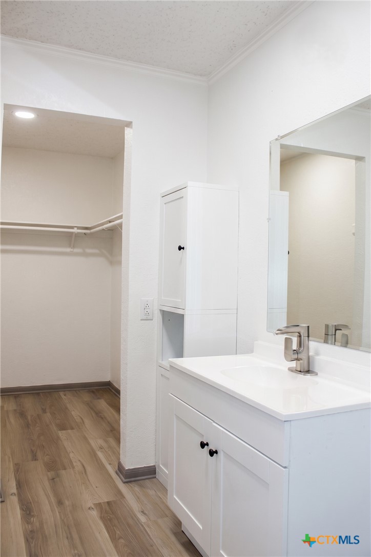1410 Becker Drive Property Photo 13