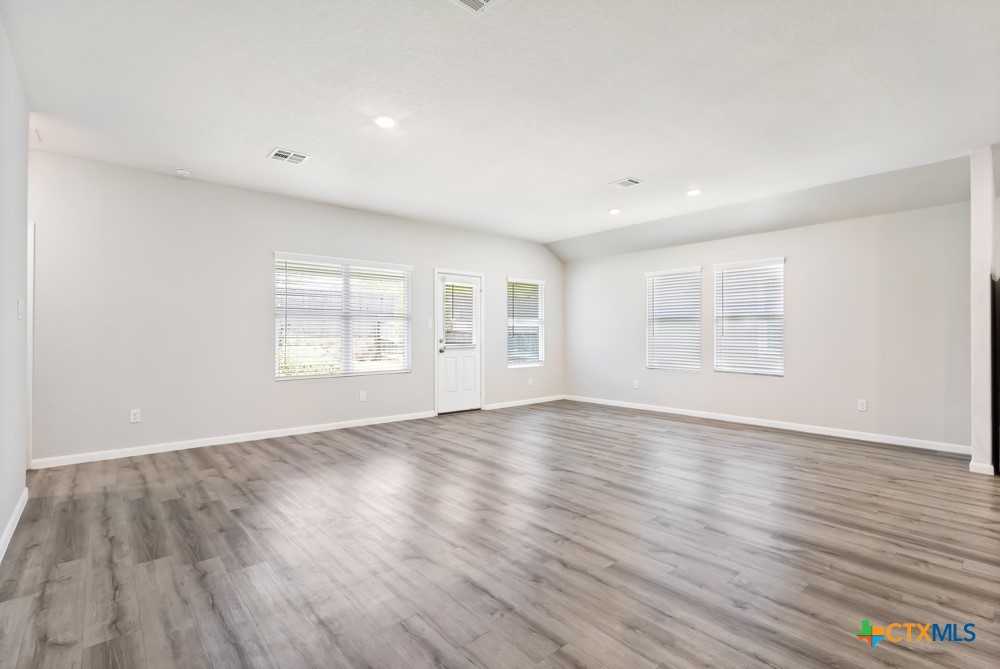 2924 Whinchat Property Photo 9