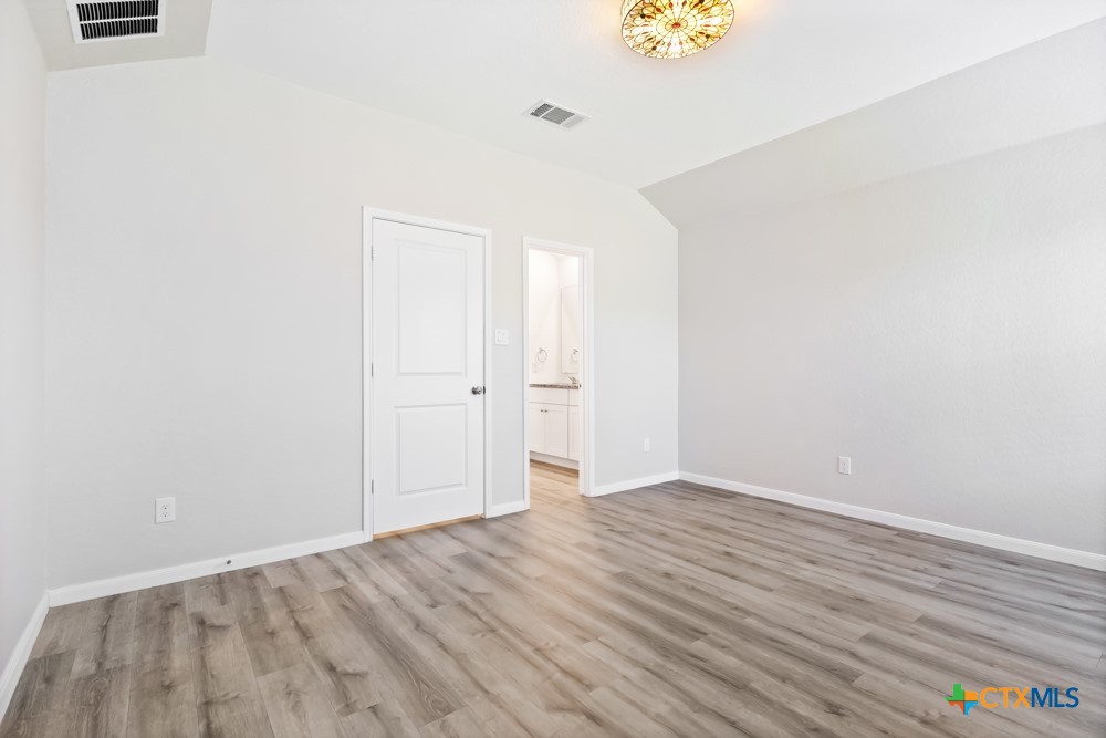2924 Whinchat Property Photo 13