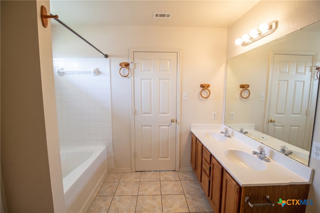 1902 Grey Fox Trail Property Photo 11