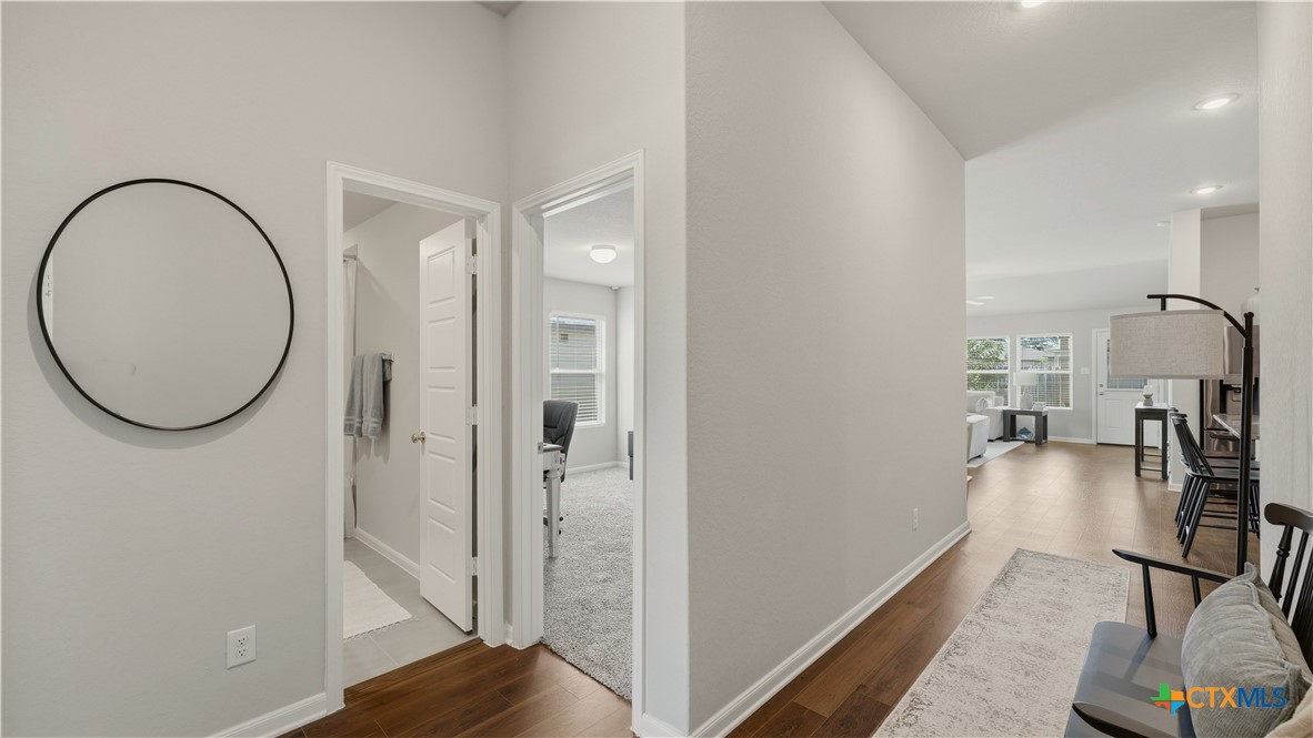 1132 Eagle Xing Property Photo 4