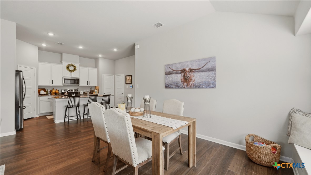 1132 Eagle Xing Property Photo 6