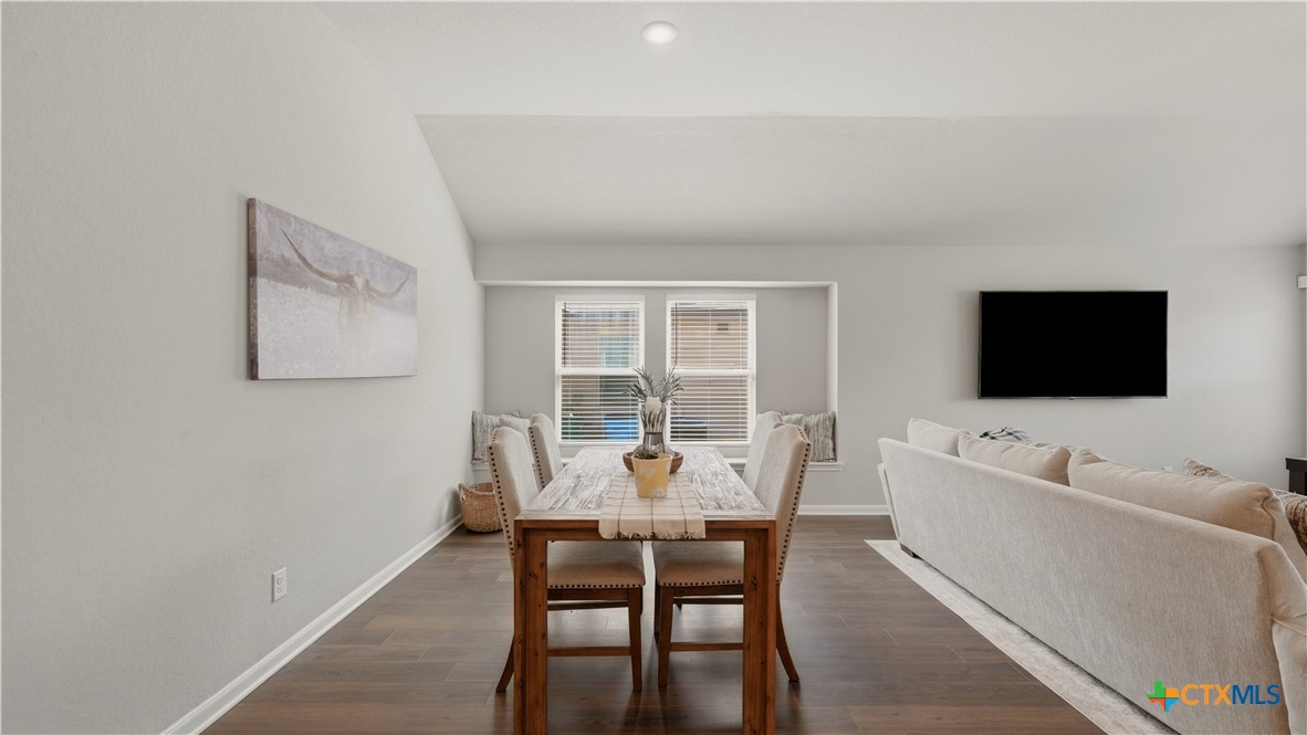 1132 Eagle Xing Property Photo 7