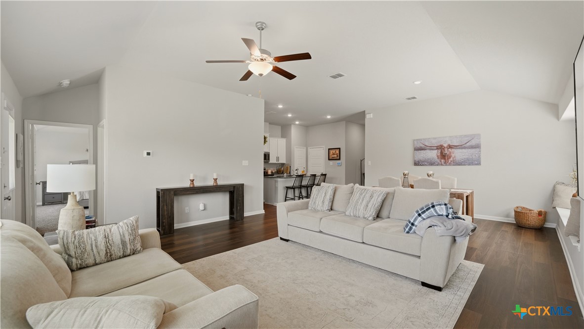 1132 Eagle Xing Property Photo 9