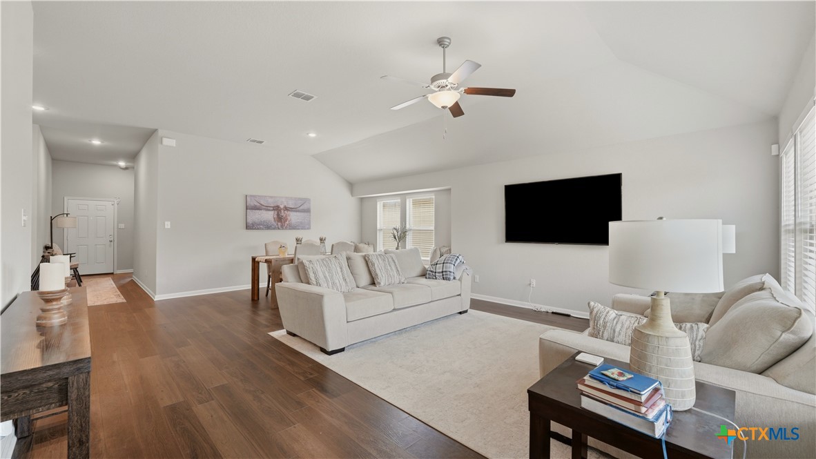 1132 Eagle Xing Property Photo 10