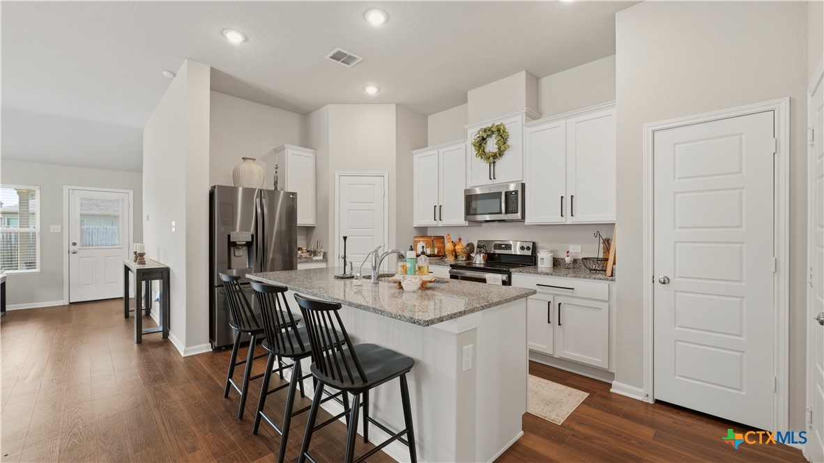 1132 Eagle Xing Property Photo 12