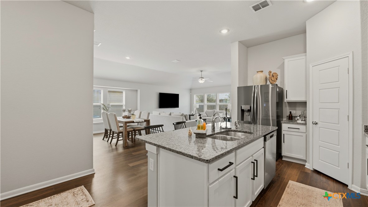 1132 Eagle Xing Property Photo 14