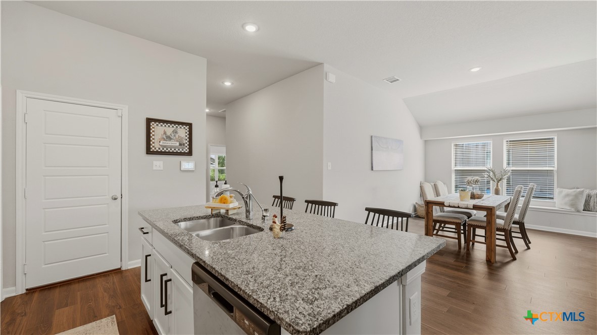 1132 Eagle Xing Property Photo 15