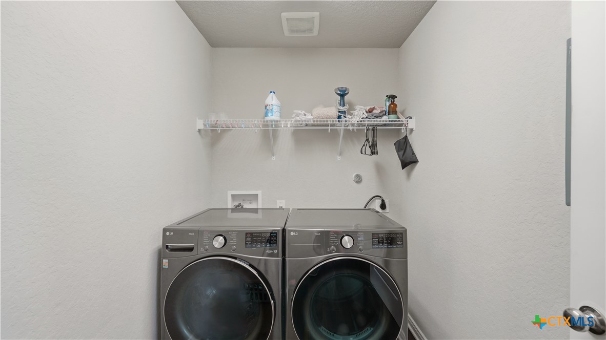 1132 Eagle Xing Property Photo 29