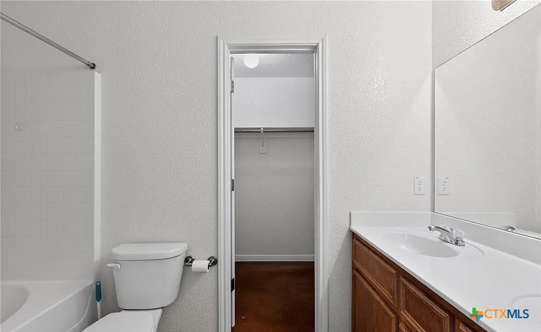 3711 John Chisholm Loop Property Photo 9