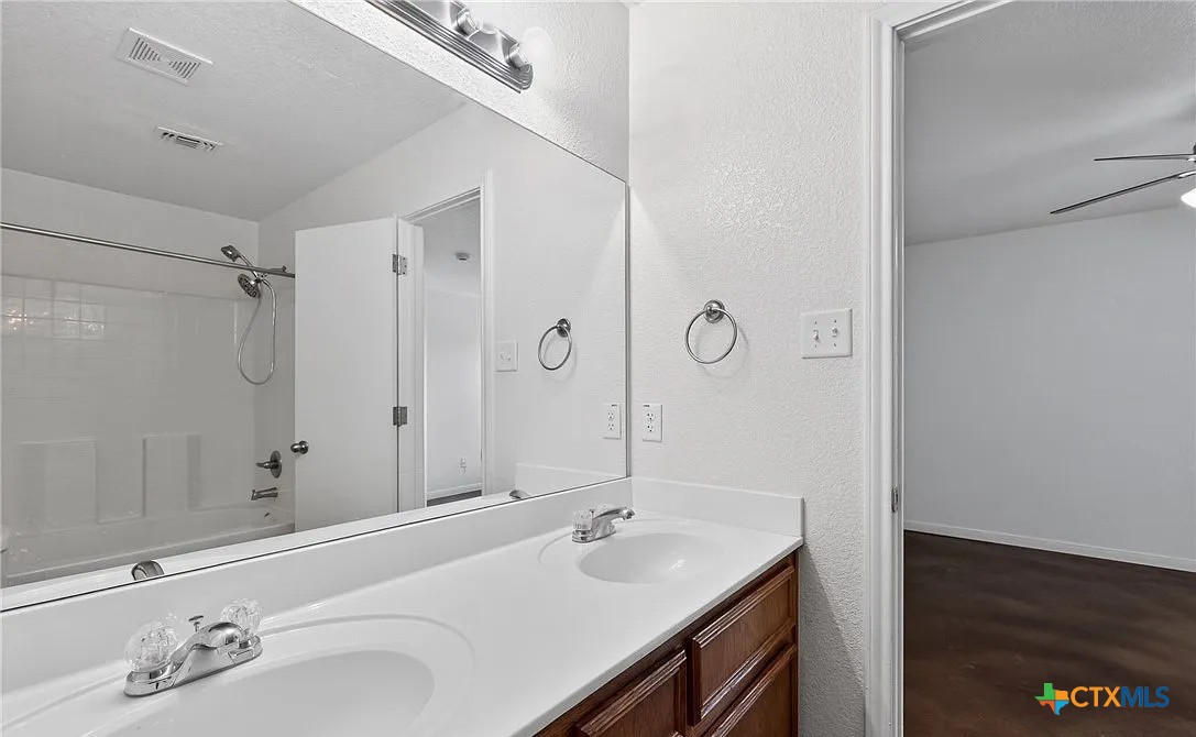 3711 John Chisholm Loop Property Photo 11