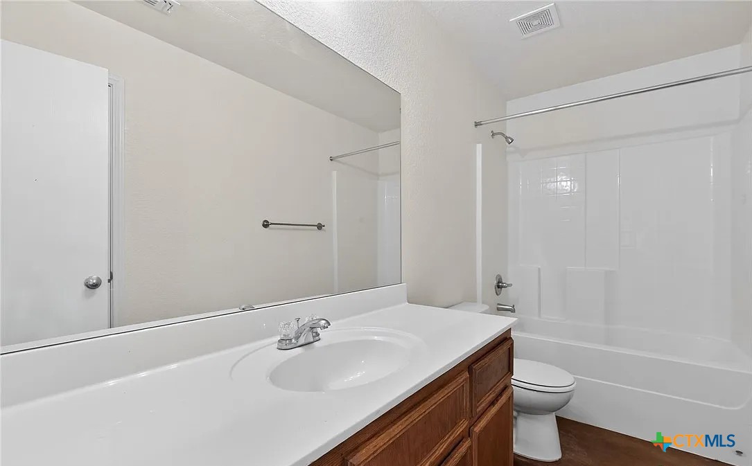 3711 John Chisholm Loop Property Photo 12