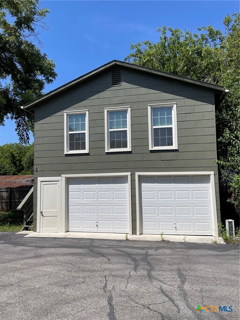 158 N Chestnut Avenue Property Photo 1