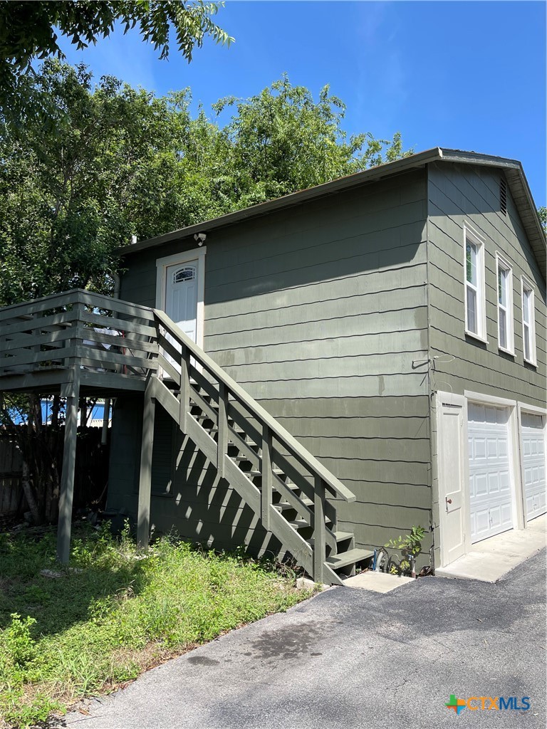 158 N Chestnut Avenue Property Photo 2
