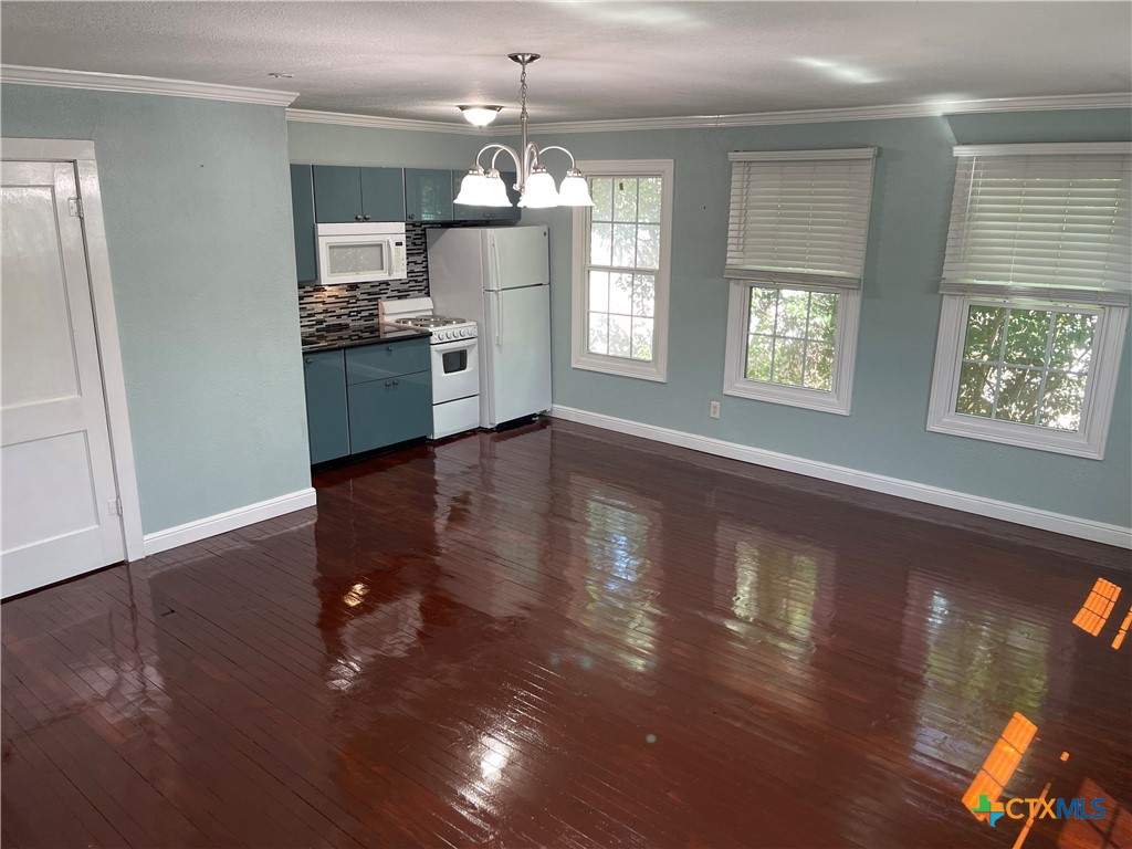 158 N Chestnut Avenue Property Photo 3
