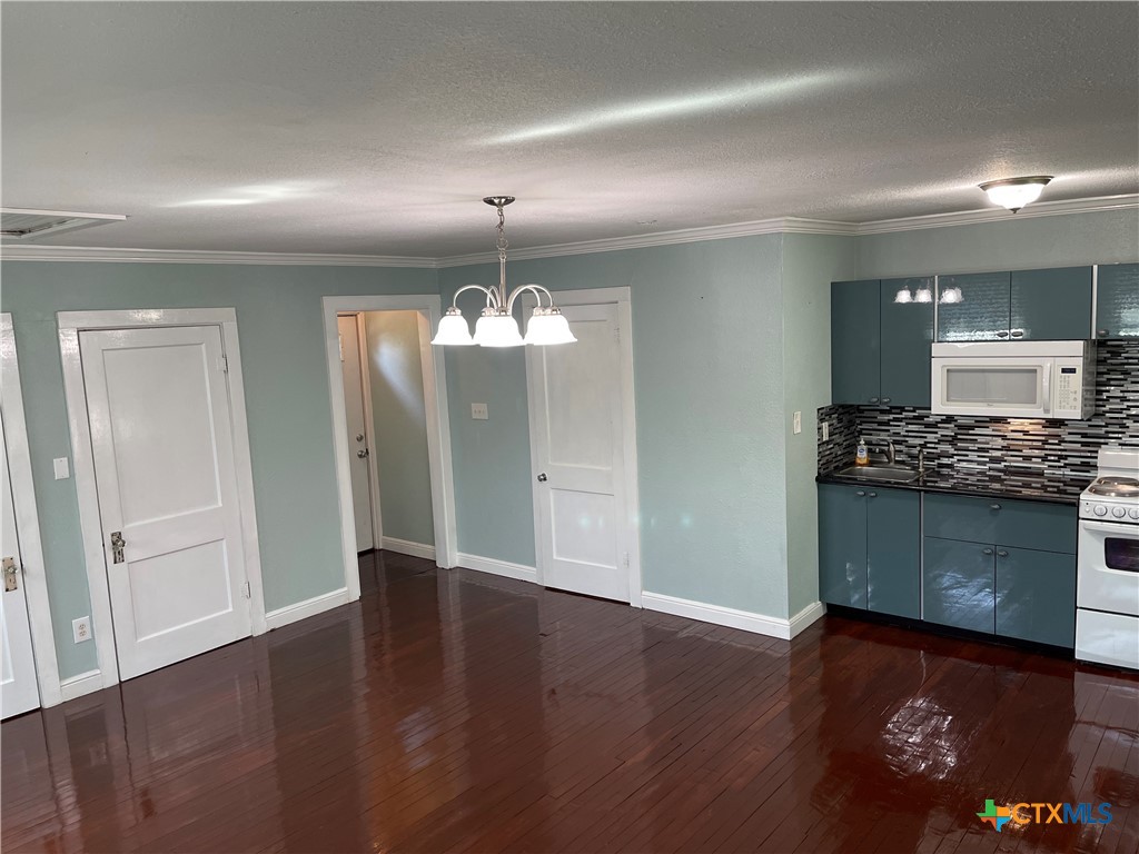 158 N Chestnut Avenue Property Photo 4