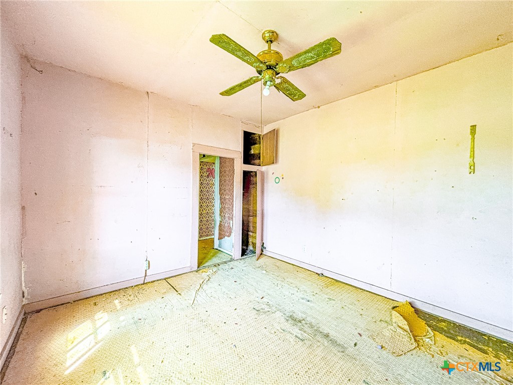 810 N Avenue H Property Photo 8