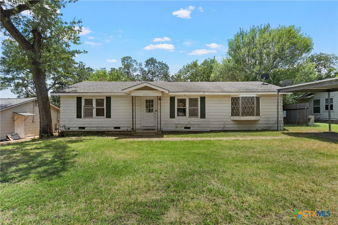 611 E 5th Street Property Photo 1