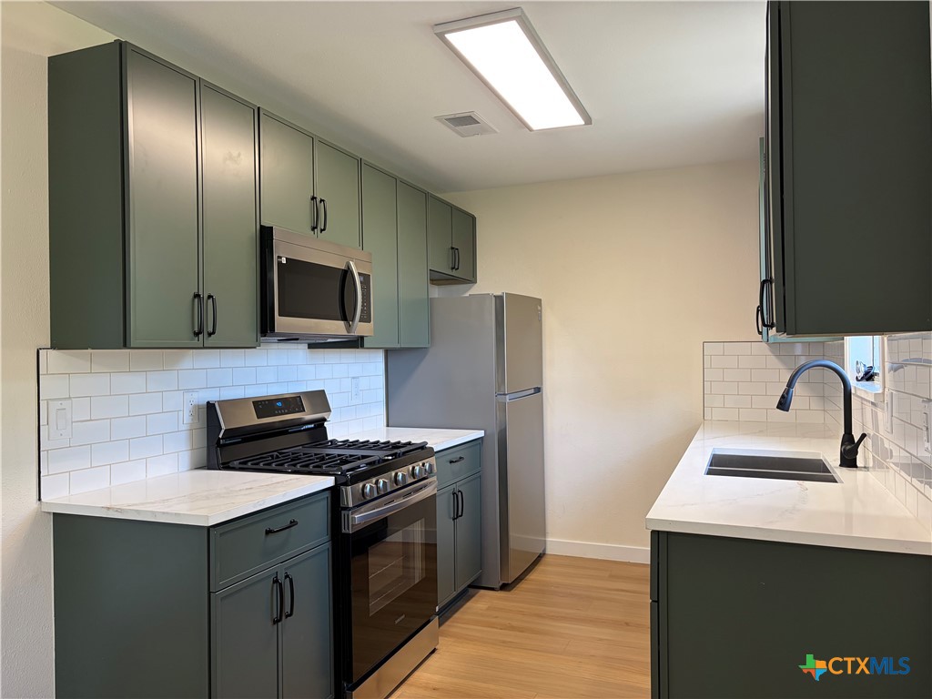 706 W Avenue E Property Photo 4